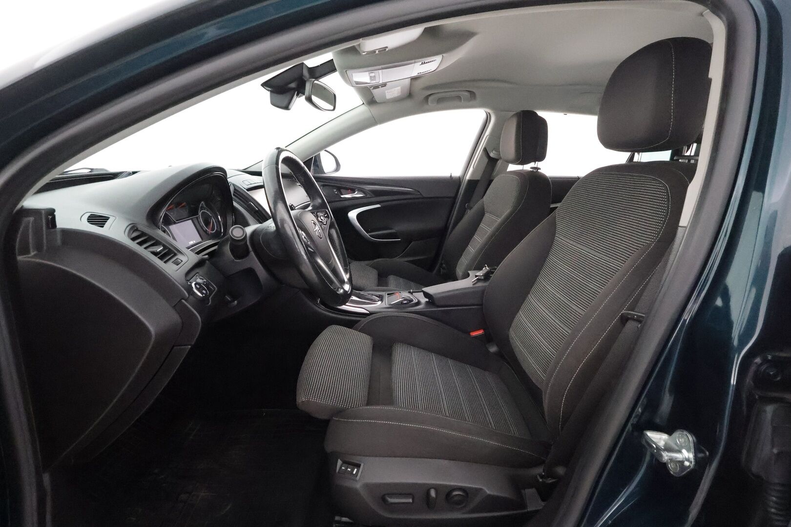 Opel Insignia 2014 2.0 CDTI Sports Tourer 120kw AT6 *Sporttipenkit / Lohko / Xenon / Ratinlämmitin/ Keyless / Vakkari* - Suomi-Auto / Kahdet vanteet / Säännöllinen huoltohistoria / Viimeisin huolto 211tkm - HULLU BLACKWEEK KORKOTARJOUS 2,49%