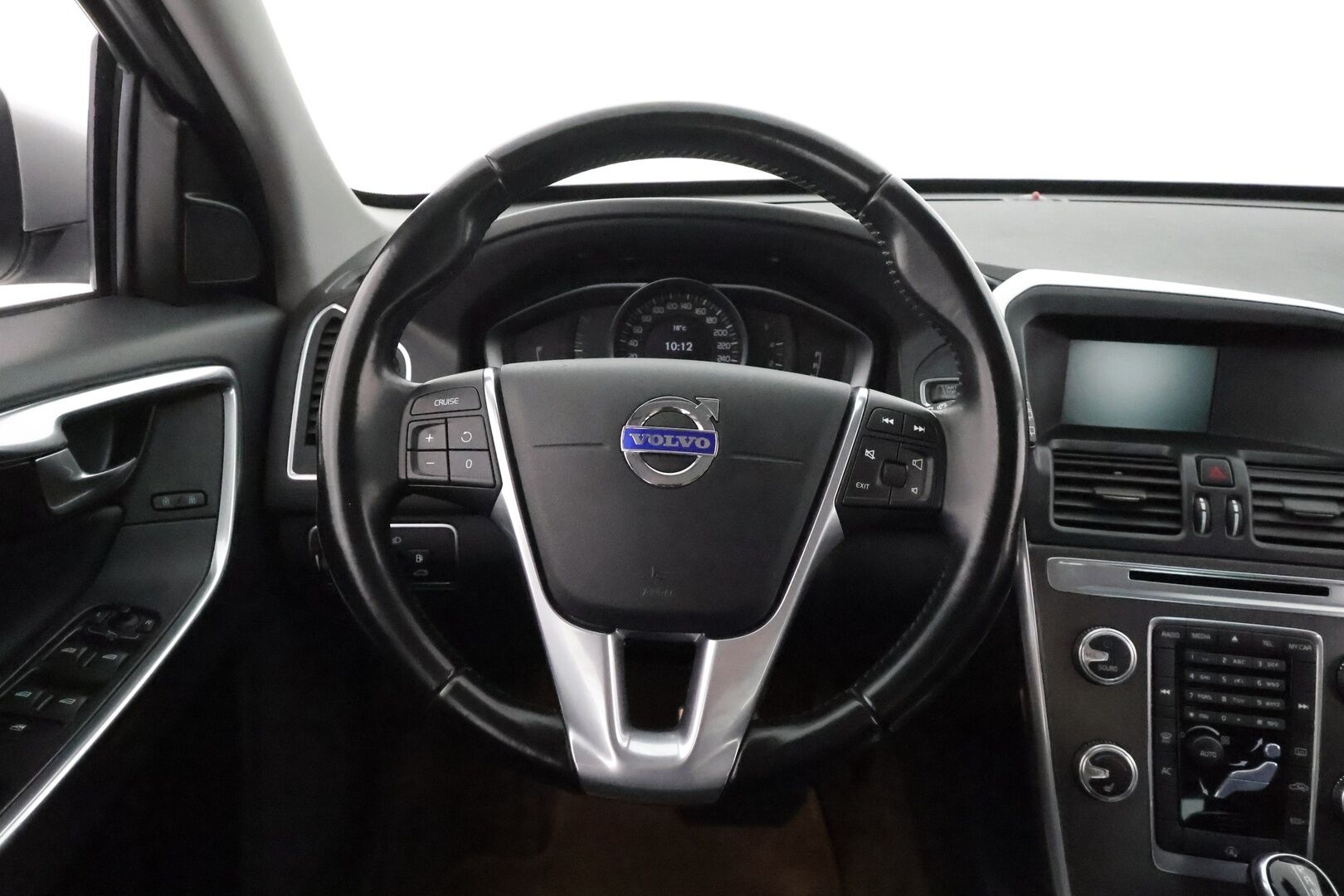 Volvo XC60 2015 D4 Business Summum aut ** Webasto / Muistipenkki / P.Tutka / XENON-valot / Vakkari / AC/ KeylessGO ** - Suomi-auto / Merkkihuollettu / 2x Renkaat