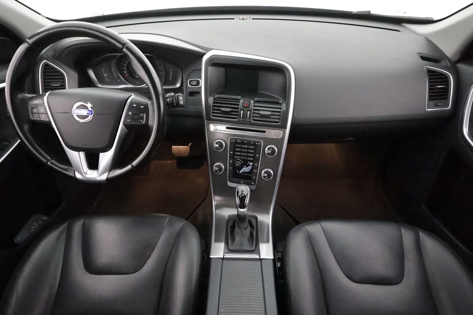 Volvo XC60 2015 D4 Business Summum aut ** Webasto / Muistipenkki / P.Tutka / XENON-valot / Vakkari / AC/ KeylessGO ** - Suomi-auto / Merkkihuollettu / 2x Renkaat