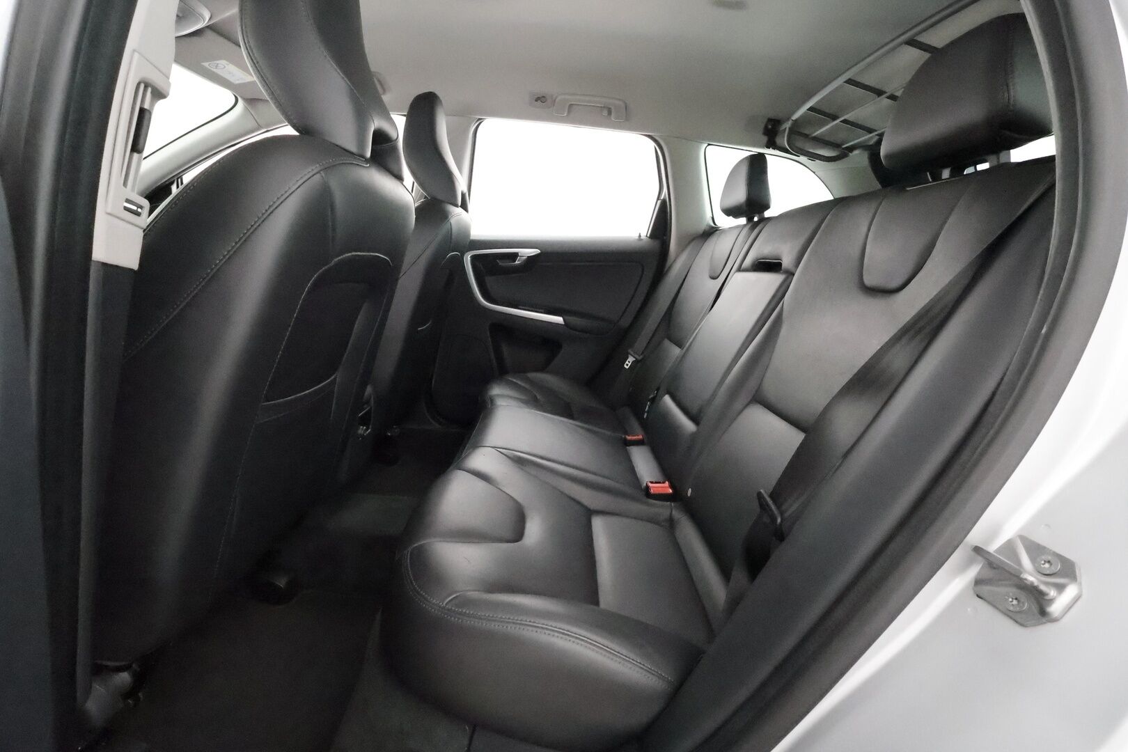 Volvo XC60 2015 D4 Business Summum aut ** Webasto / Muistipenkki / P.Tutka / XENON-valot / Vakkari / AC/ KeylessGO ** - Suomi-auto / Merkkihuollettu / 2x Renkaat