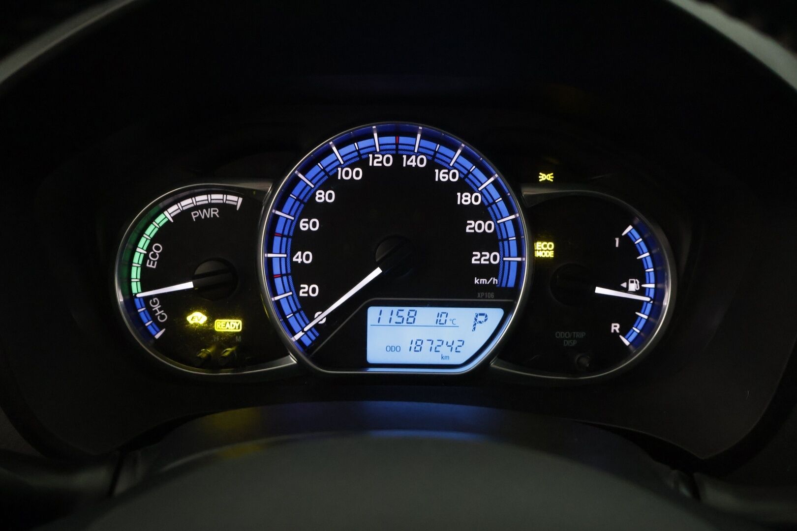 Toyota Yaris 2014 1,5 Hybrid Style *Suomi-auto / Vakkari / Kamera / Navigointi * - Kahdet renkaat / Hyvin huollettu / Myydään juuri katsastettuna