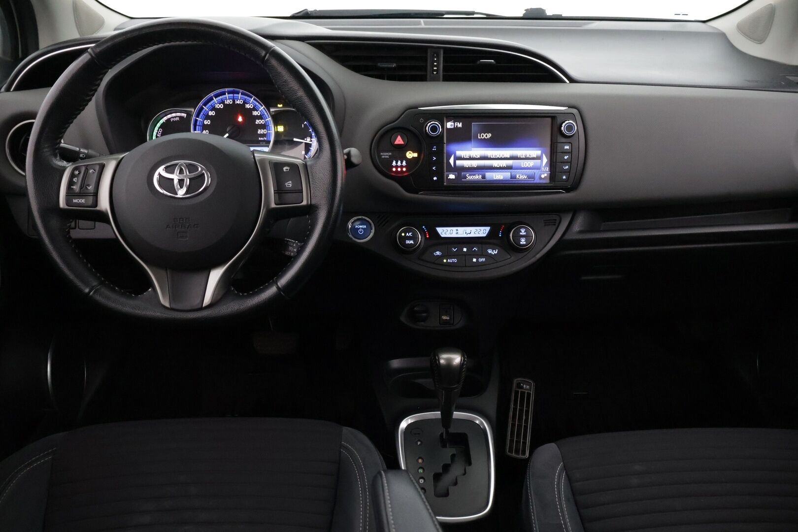Toyota Yaris 2014 1,5 Hybrid Style *Suomi-auto / Vakkari / Kamera / Navigointi * - Kahdet renkaat / Hyvin huollettu / Myydään juuri katsastettuna
