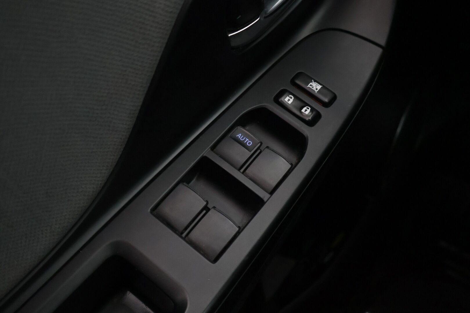 Toyota Yaris 2014 1,5 Hybrid Style *Suomi-auto / Vakkari / Kamera / Navigointi * - Kahdet renkaat / Hyvin huollettu / Myydään juuri katsastettuna
