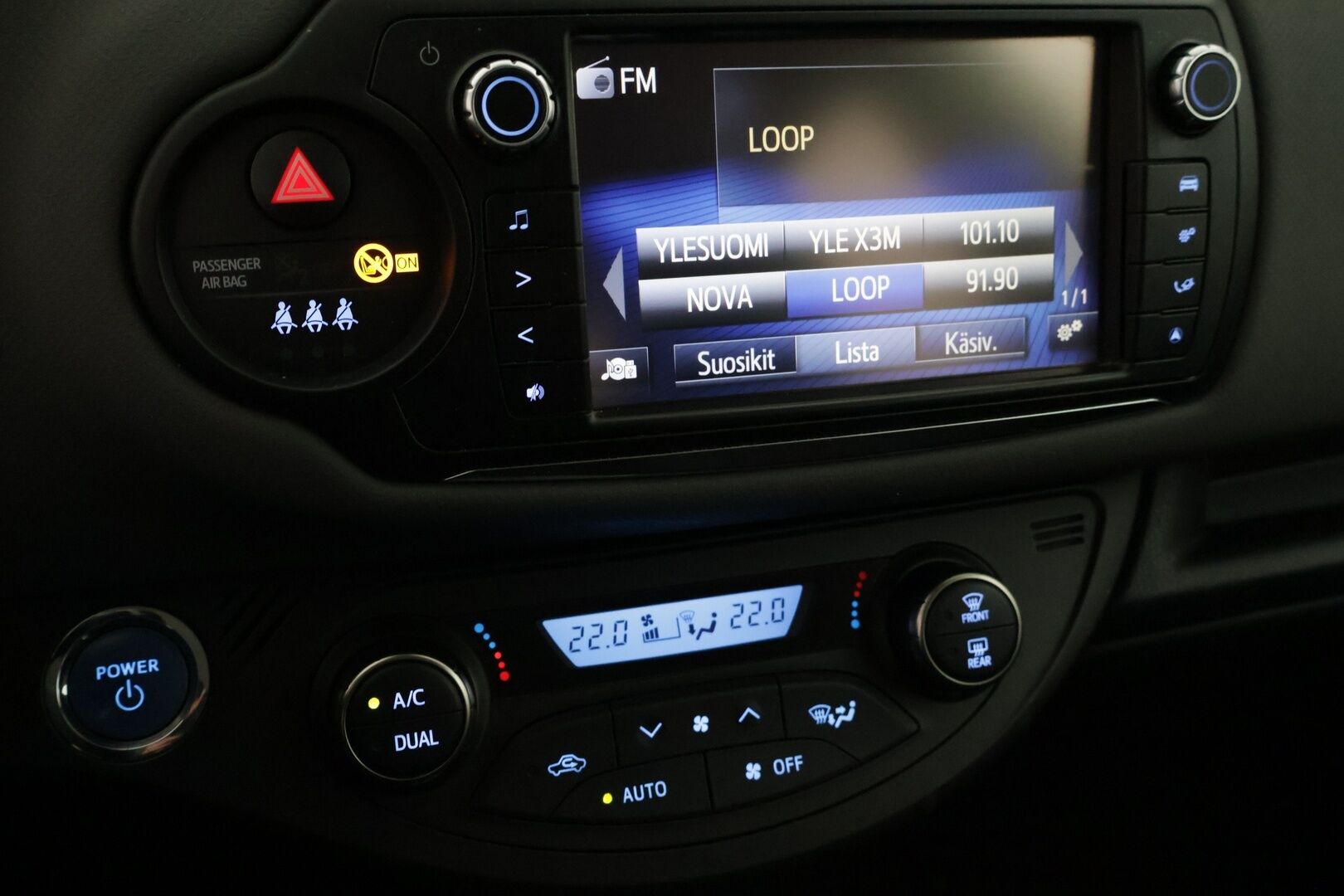 Toyota Yaris 2014 1,5 Hybrid Style *Suomi-auto / Vakkari / Kamera / Navigointi * - Kahdet renkaat / Hyvin huollettu / Myydään juuri katsastettuna