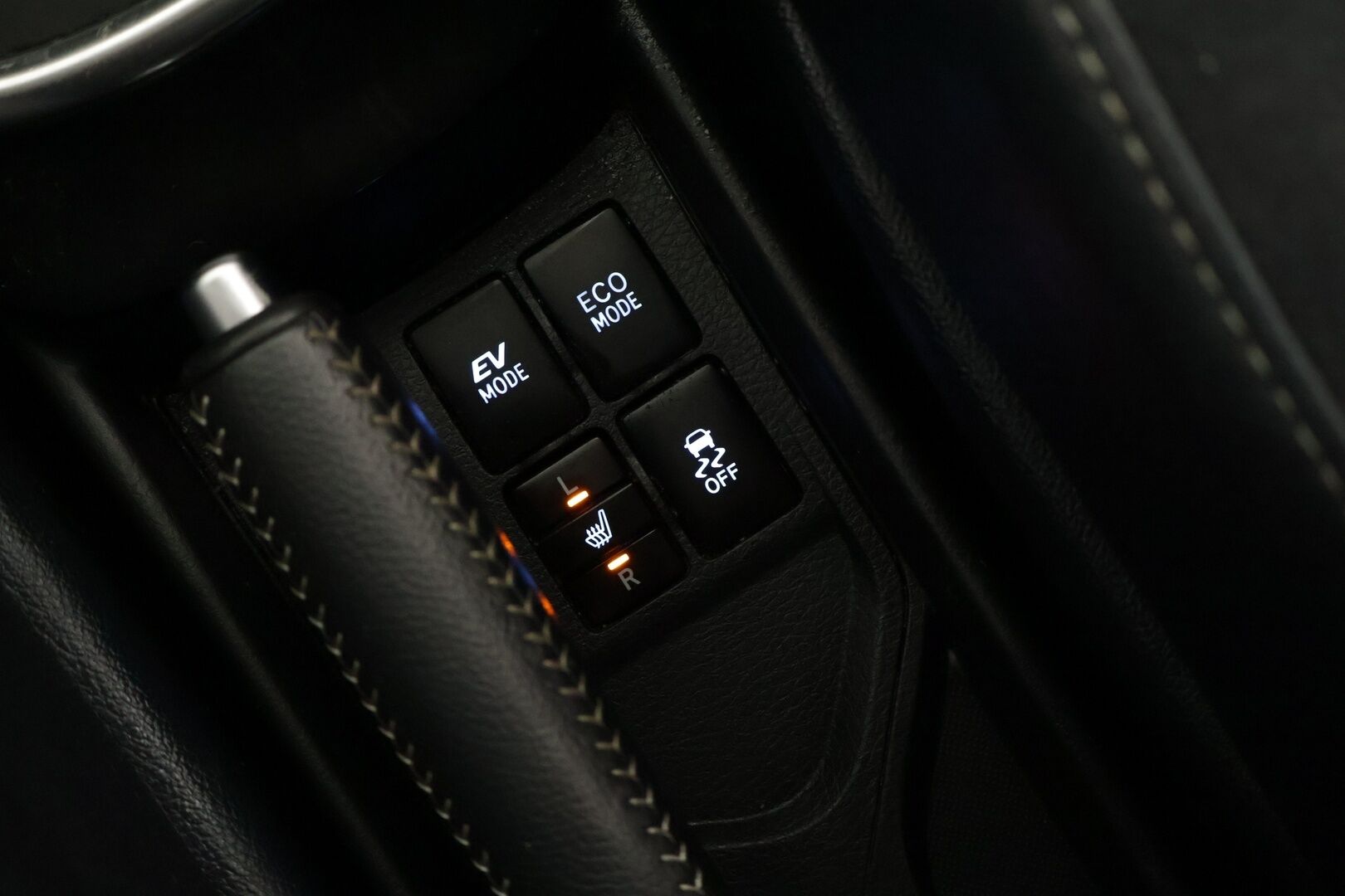 Toyota Yaris 2014 1,5 Hybrid Style *Suomi-auto / Vakkari / Kamera / Navigointi * - Kahdet renkaat / Hyvin huollettu / Myydään juuri katsastettuna