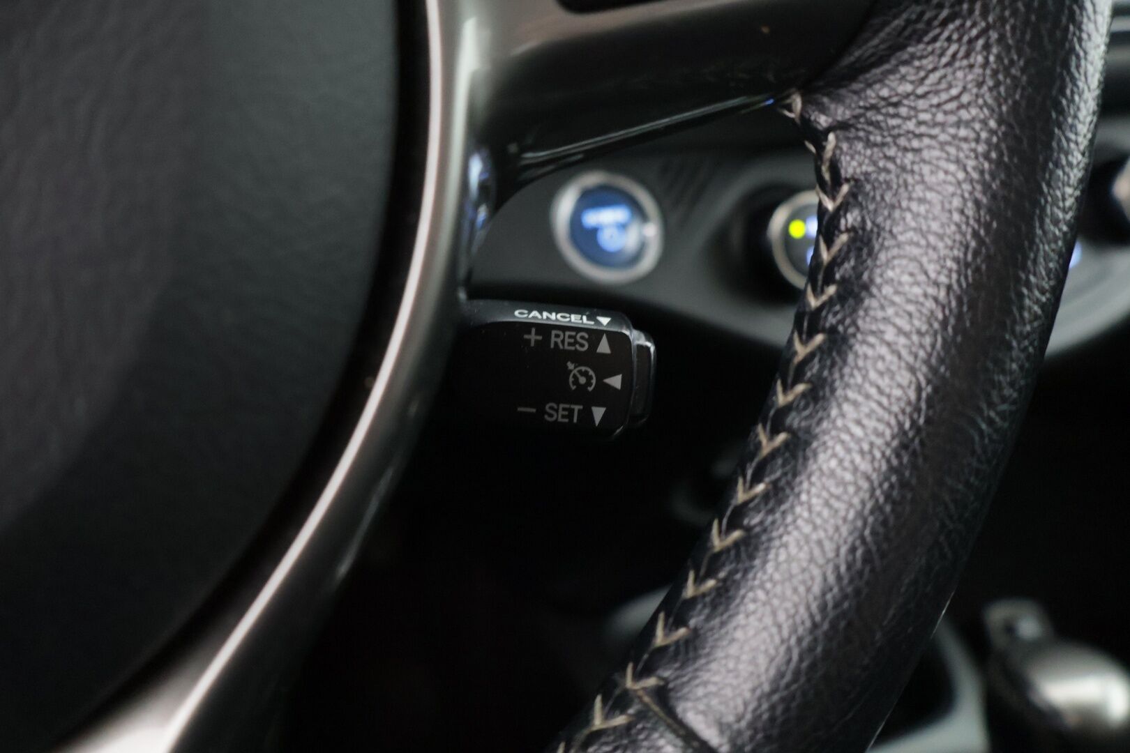 Toyota Yaris 2014 1,5 Hybrid Style *Suomi-auto / Vakkari / Kamera / Navigointi * - Kahdet renkaat / Hyvin huollettu / Myydään juuri katsastettuna