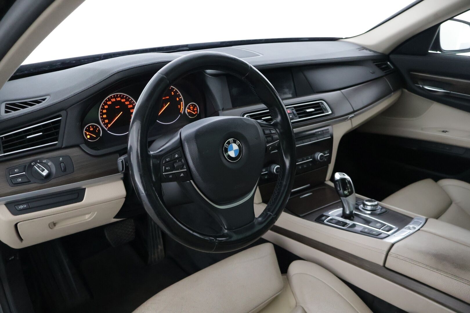 BMW 750 2009 A F01 Sedan * Imu-ovet / Ilmastoidut etuistuimet / Muistipenkit / Prof.navi * - - YritysOutlet - Myydään vain yrityksille