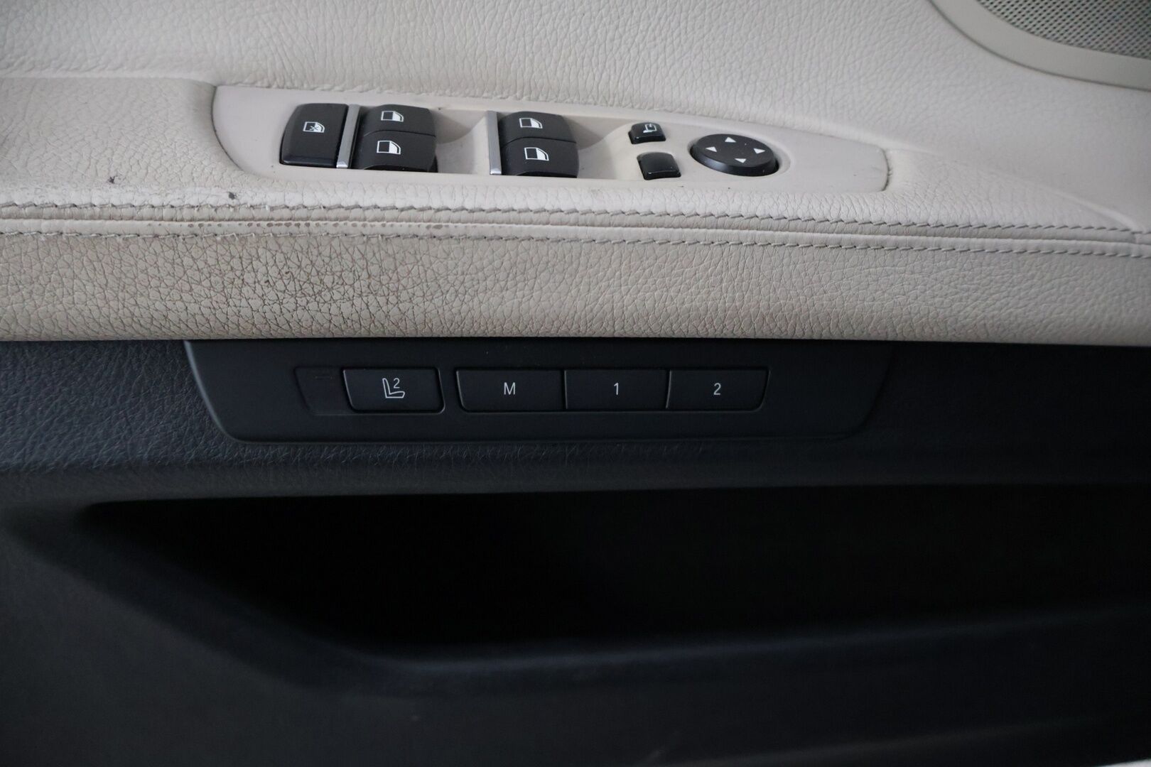 BMW 750 2009 A F01 Sedan * Imu-ovet / Ilmastoidut etuistuimet / Muistipenkit / Prof.navi * - - YritysOutlet - Myydään vain yrityksille