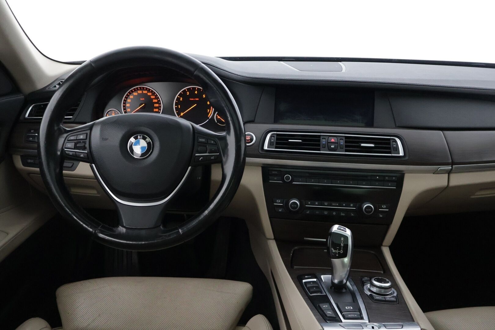 BMW 750 2009 A F01 Sedan * Imu-ovet / Ilmastoidut etuistuimet / Muistipenkit / Prof.navi * - - YritysOutlet - Myydään vain yrityksille
