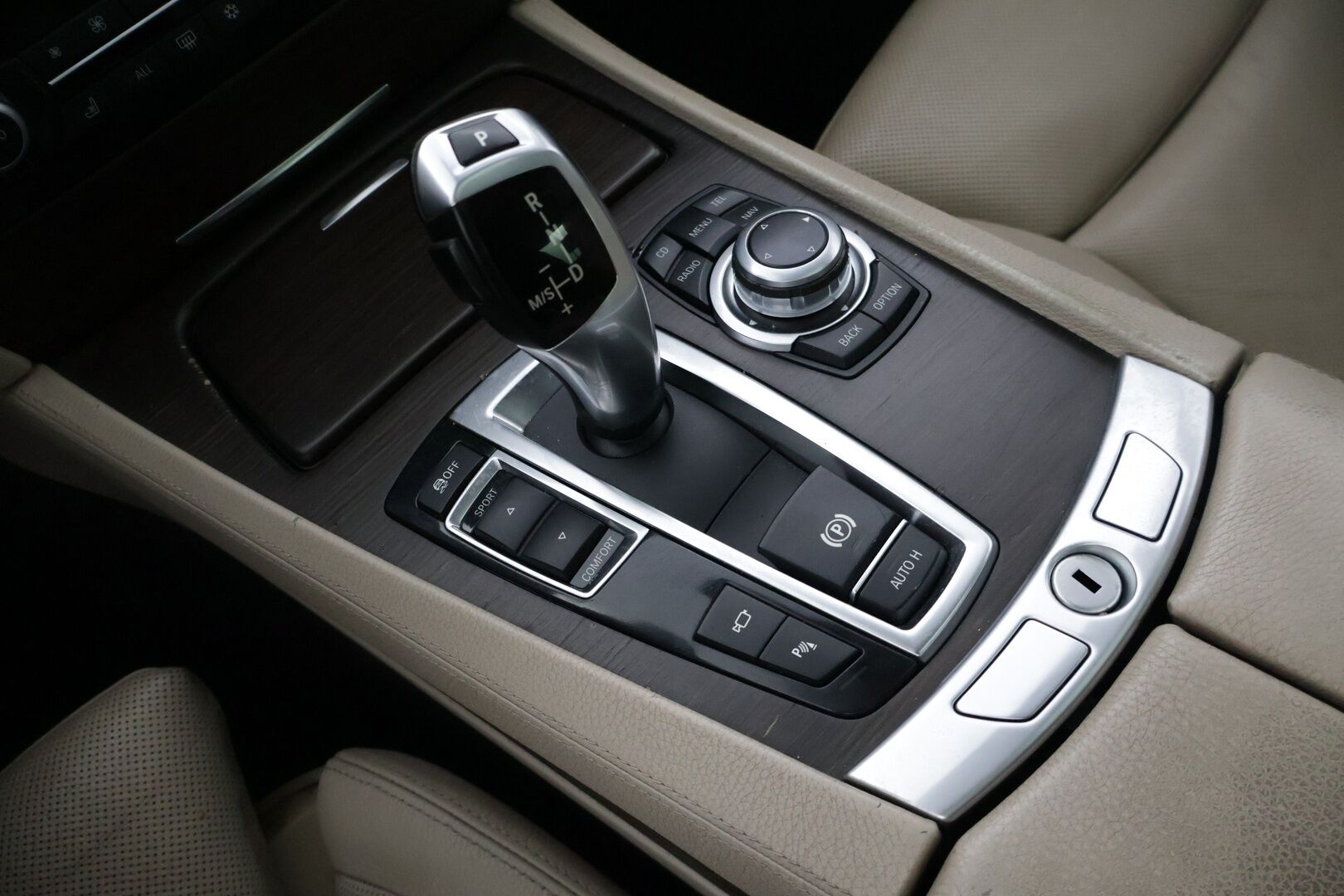 BMW 750 2009 A F01 Sedan * Imu-ovet / Ilmastoidut etuistuimet / Muistipenkit / Prof.navi * - - YritysOutlet - Myydään vain yrityksille