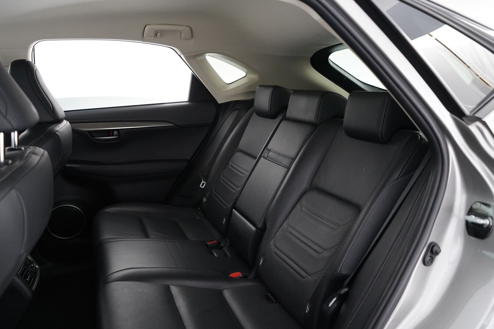 Lexus NX 2015 300h Hybrid A AWD Executive - ACC | Webasto | Vetokoukku | Nahkasisusta | Peruutuskamera | Suomi-auto | Huippuvarusteet 