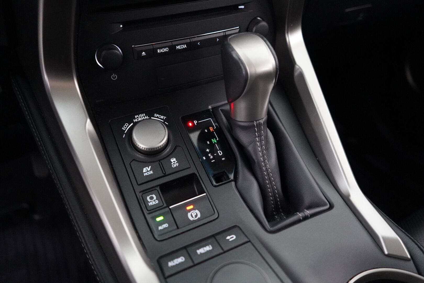 Lexus NX 2015 300h Hybrid A AWD Executive * ACC / Webasto / Vetokoukku / Nahkasisusta / Peruutuskamera * - Suomi-auto / Huippuvarusteet