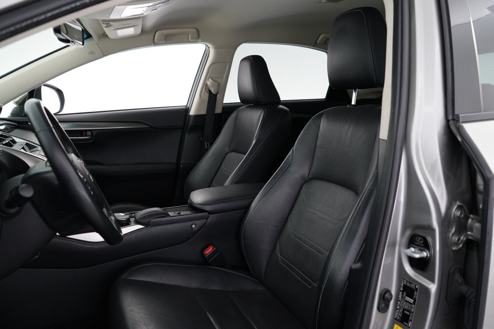 Lexus NX 2015 300h Hybrid A AWD Executive - ACC | Webasto | Vetokoukku | Nahkasisusta | Peruutuskamera | Suomi-auto | Huippuvarusteet 