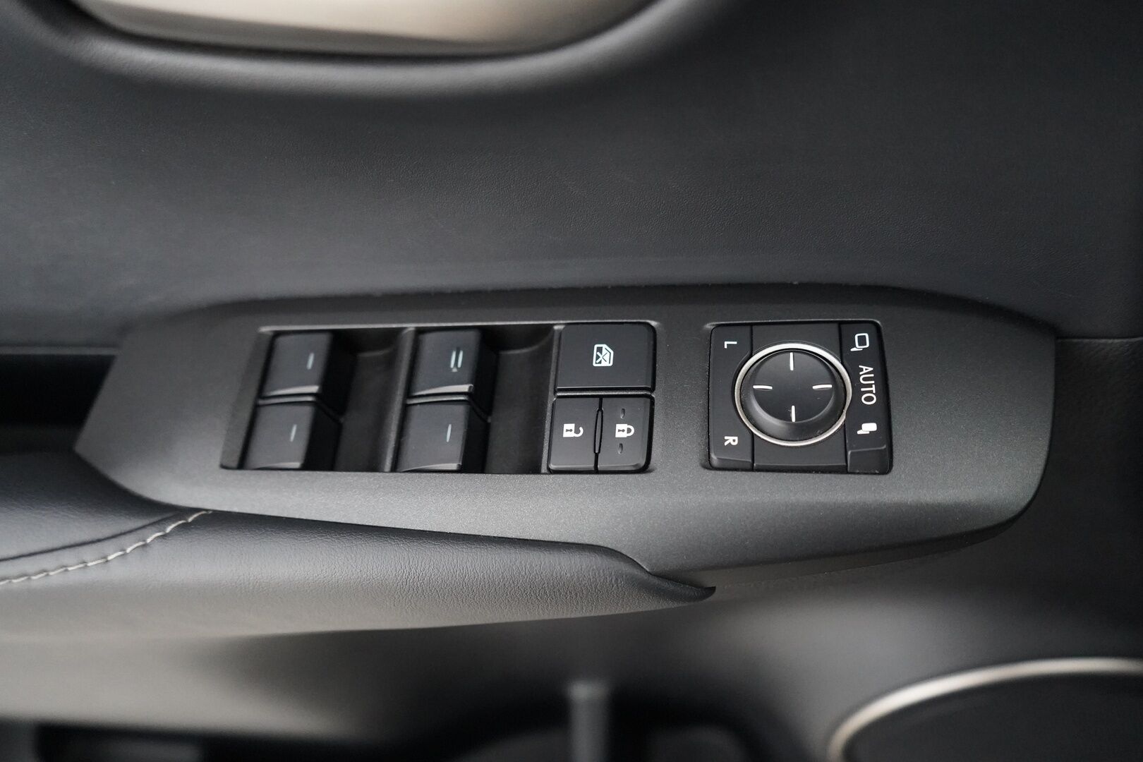 Lexus NX 2015 300h Hybrid A AWD Executive - ACC | Webasto | Vetokoukku | Nahkasisusta | Peruutuskamera | Suomi-auto | Huippuvarusteet 