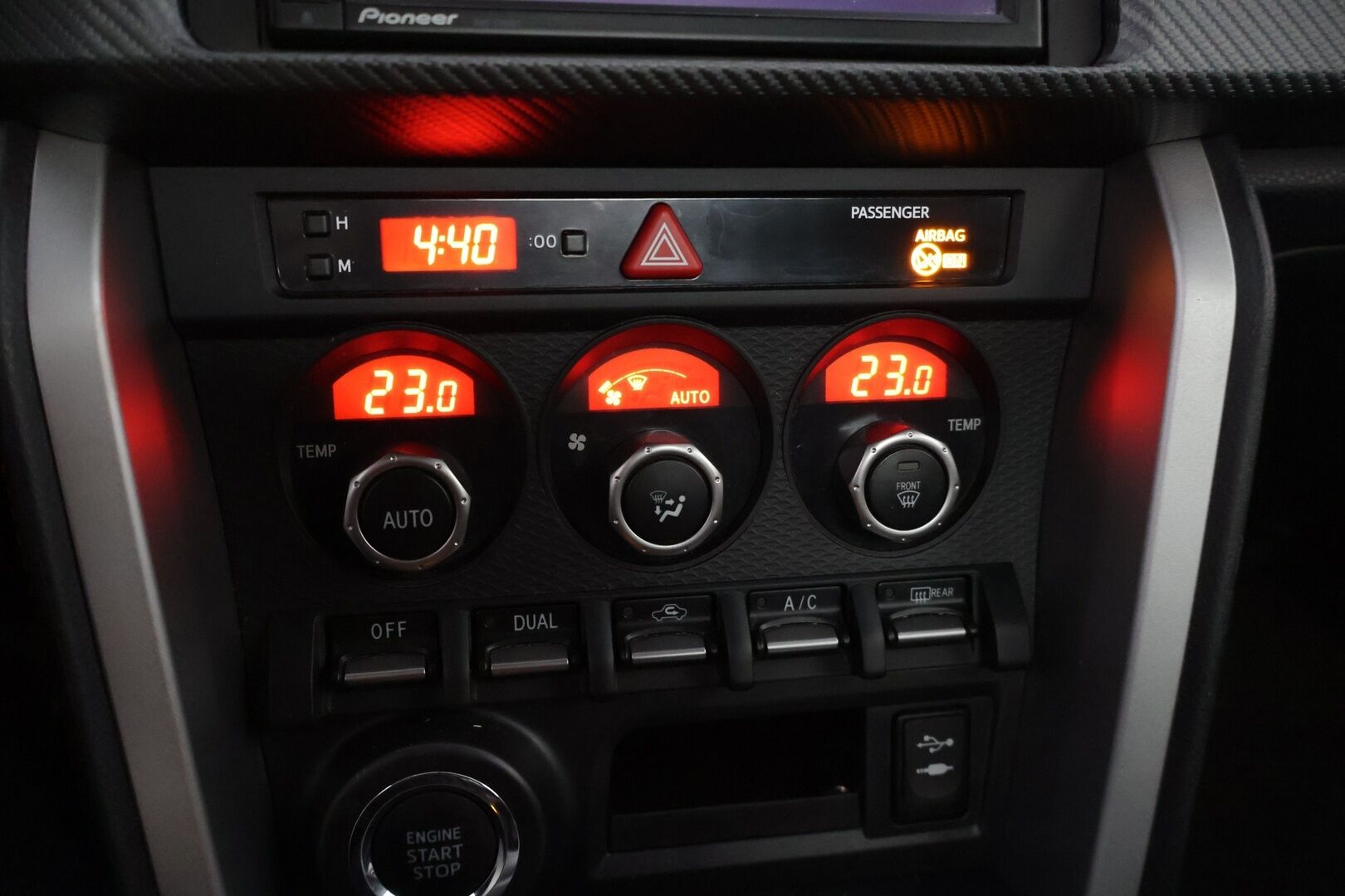 Subaru BRZ 2015 BRZ 6AT * KeylessGo / Nahka-alcantara penkit / BC-Racing / Navi / Xenon / Mustakatto / Suomi-auto / Putkisto muokattu * - * Hieno katseiden kääntäjä / Kuntotarkastettu / BC-Racing säädettävä alusta / Putkistoa muokattu / Siistikuntoinen / Pienet kilsat / Särmät huollot *