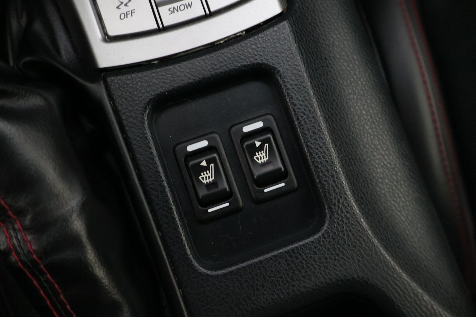 Subaru BRZ 2015 BRZ 6AT * KeylessGo / Nahka-alcantara penkit / BC-Racing / Navi / Xenon / Mustakatto / Suomi-auto / Putkisto muokattu * - * Hieno katseiden kääntäjä / Kuntotarkastettu / BC-Racing säädettävä alusta / Putkistoa muokattu / Siistikuntoinen / Pienet kilsat / Särmät huollot *