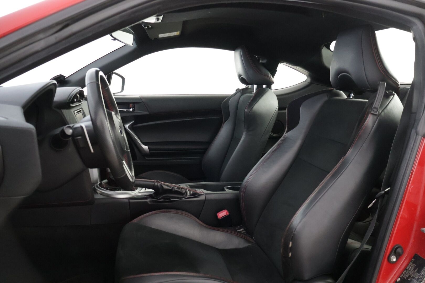 Subaru BRZ 2015 BRZ 6AT * KeylessGo / Nahka-alcantara penkit / BC-Racing / Navi / Xenon / Mustakatto / Suomi-auto / Putkisto muokattu * - * Hieno katseiden kääntäjä / Kuntotarkastettu / BC-Racing säädettävä alusta / Putkistoa muokattu / Siistikuntoinen / Pienet kilsat / Särmät huollot *