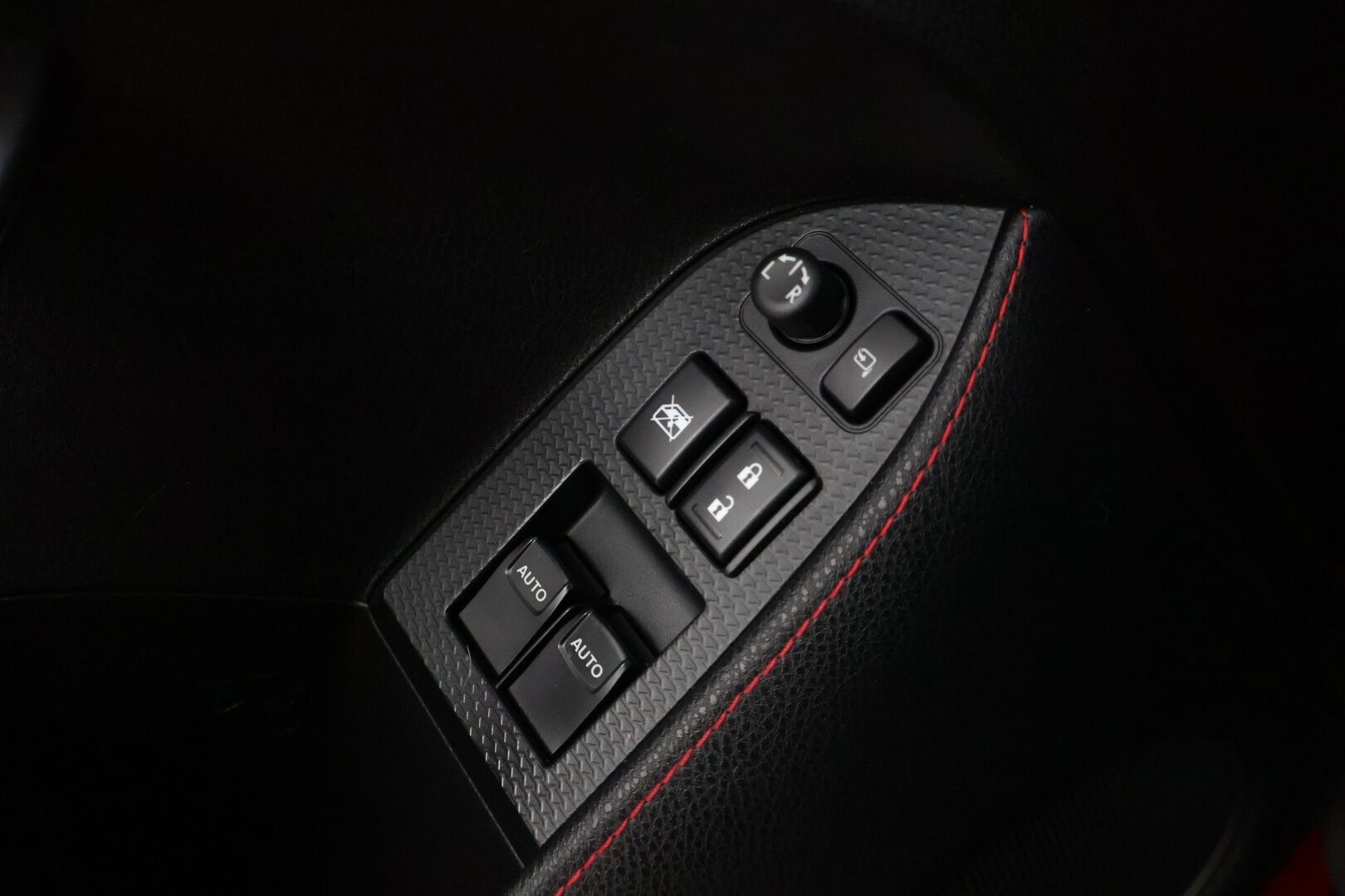 Subaru BRZ 2015 BRZ 6AT * KeylessGo / Nahka-alcantara penkit / BC-Racing / Navi / Xenon / Mustakatto / Suomi-auto / Putkisto muokattu * - * Hieno katseiden kääntäjä / Kuntotarkastettu / BC-Racing säädettävä alusta / Putkistoa muokattu / Siistikuntoinen / Pienet kilsat / Särmät huollot *