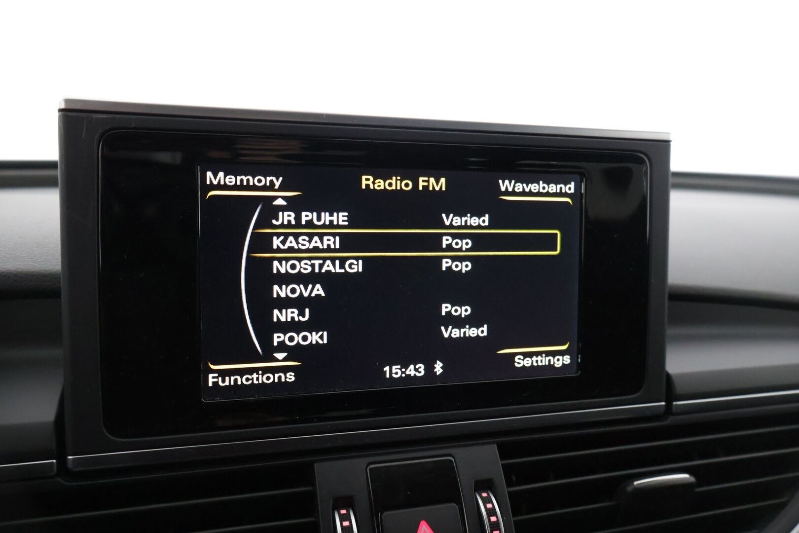 Audi A6 2015 Avant Business Sport 2,0 TDI 140 kW ultra S tronic * Vetokoukku / Tutkat / Sähkökontti / Sporttipenkit / Vakkari * - * Suomi-auto / 2x Hyvät renkaat / Jakohihna vaihdettu! *