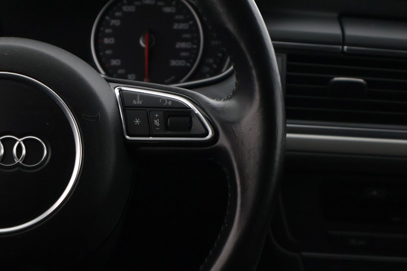 Audi A6 2015 Avant Business Sport 2,0 TDI 140 kW ultra S tronic * Vetokoukku / Tutkat / Sähkökontti / Sporttipenkit / Vakkari * - * Suomi-auto / 2x Hyvät renkaat / Jakohihna vaihdettu! *