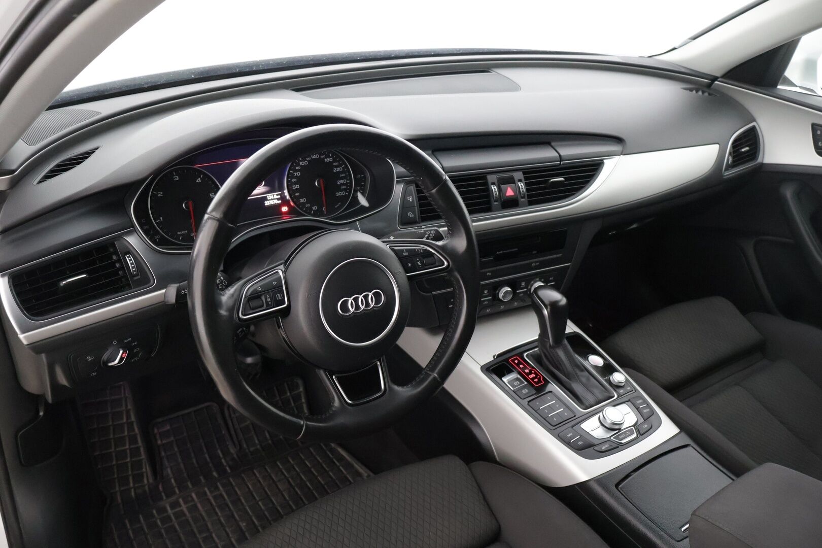Audi A6 2015 Avant Business Sport 2,0 TDI 140 kW ultra S tronic * Vetokoukku / Tutkat / Sähkökontti / Sporttipenkit / Vakkari * - * Suomi-auto / 2x Hyvät renkaat / Jakohihna vaihdettu! *