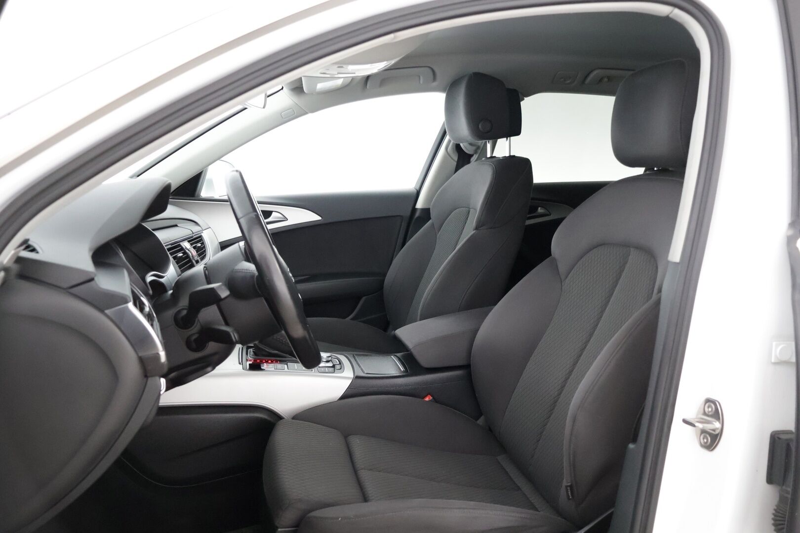 Audi A6 2015 Avant Business Sport 2,0 TDI 140 kW ultra S tronic * Vetokoukku / Tutkat / Sähkökontti / Sporttipenkit / Vakkari * - * Suomi-auto / 2x Hyvät renkaat / Jakohihna vaihdettu! *