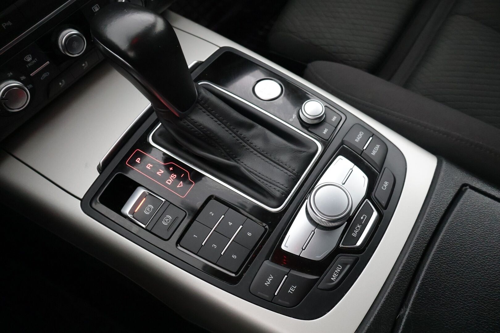 Audi A6 2015 Avant Business Sport 2,0 TDI 140 kW ultra S tronic * Vetokoukku / Tutkat / Sähkökontti / Sporttipenkit / Vakkari * - * Suomi-auto / 2x Hyvät renkaat / Jakohihna vaihdettu! *