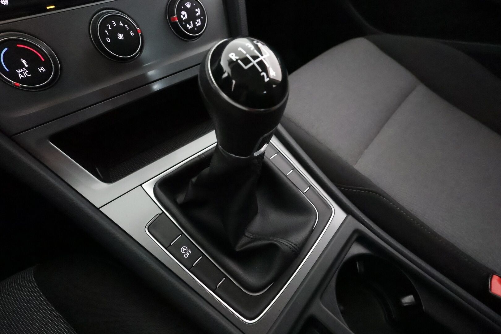 Volkswagen Golf 2015 Variant Trendline BlueMotion Tech **Suomi-auto / Lohkolämmitin / Vakkari / Start-Stop / Aut. Ilmastointi / 2x Renkaat**