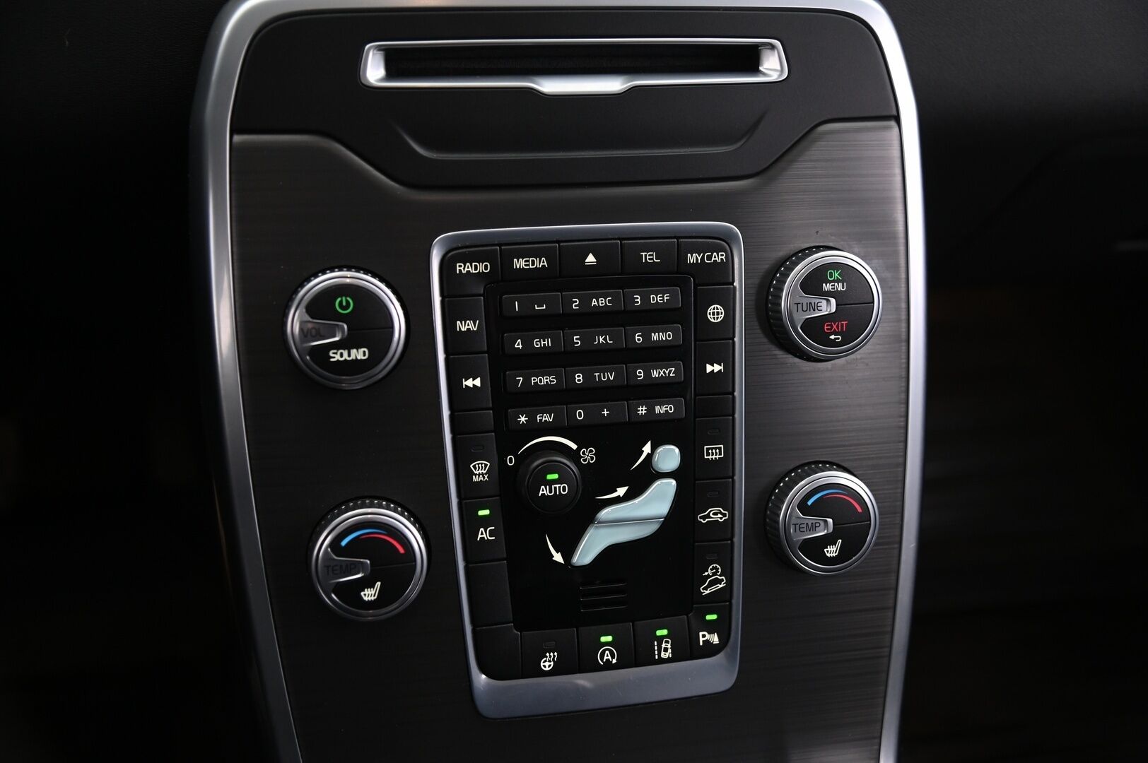 Volvo XC70 2016 D4 AWD Summum Edition aut*Adapt.vakkari / Muistipenkki / Webasto / Blis / Koukku / Navi* - 2x Volvo Alut / Hihna tehty 08/2025 / Hyvä huoltohistoria