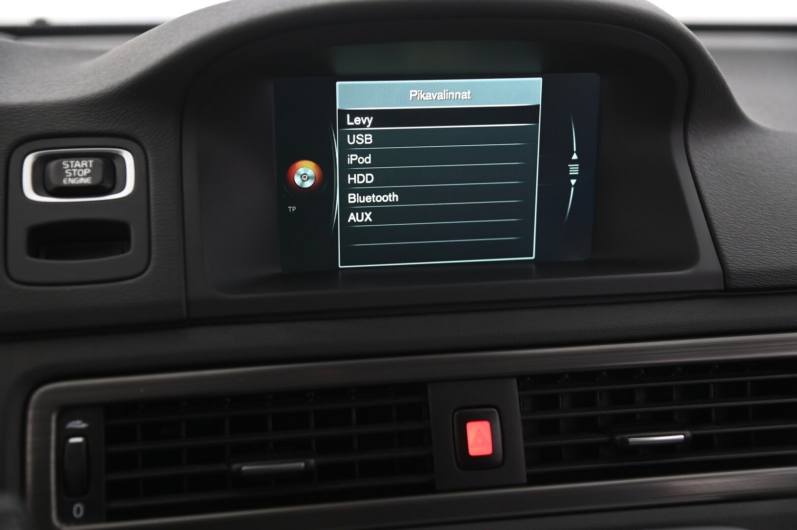 Volvo XC70 2016 D4 AWD Summum Edition aut*Adapt.vakkari / Muistipenkki / Webasto / Blis / Koukku / Navi* - 2x Volvo Alut / Hihna tehty 08/2025 / Hyvä huoltohistoria