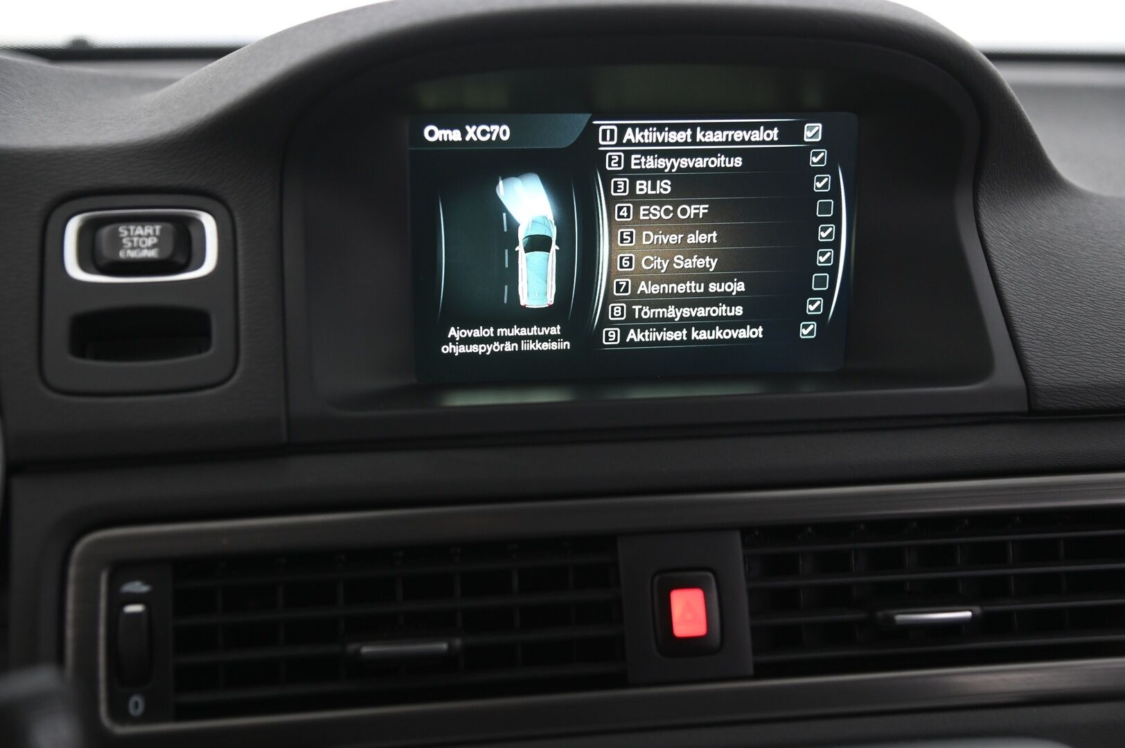 Volvo XC70 2016 D4 AWD Summum Edition aut*Adapt.vakkari / Muistipenkki / Webasto / Blis / Koukku / Navi* - 2x Volvo Alut / Hihna tehty 08/2025 / Hyvä huoltohistoria