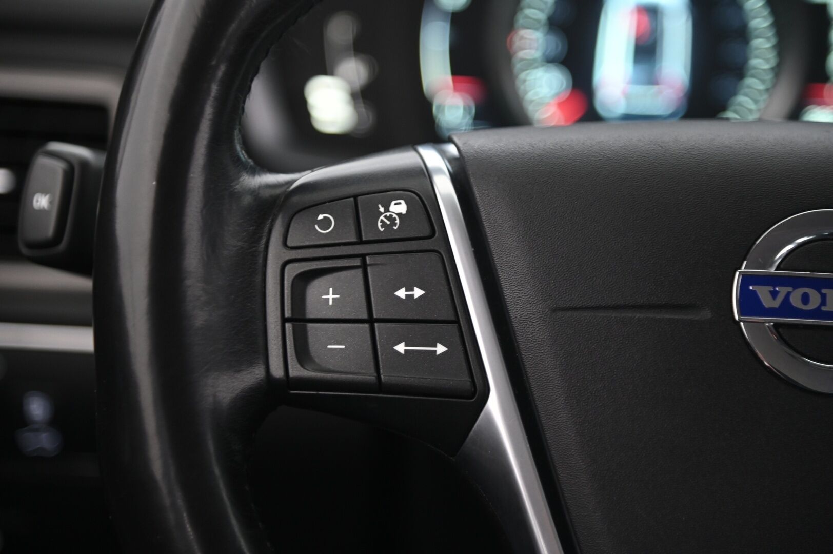 Volvo XC70 2016 D4 AWD Summum Edition aut*Adapt.vakkari / Muistipenkki / Webasto / Blis / Koukku / Navi* - 2x Volvo Alut / Hihna tehty 08/2025 / Hyvä huoltohistoria