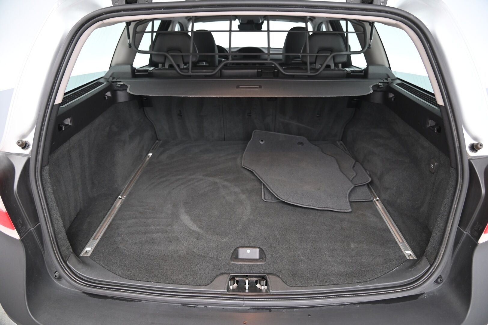 Volvo XC70 2016 D4 AWD Summum Edition aut*Adapt.vakkari / Muistipenkki / Webasto / Blis / Koukku / Navi* - 2x Volvo Alut / Hihna tehty 08/2025 / Hyvä huoltohistoria