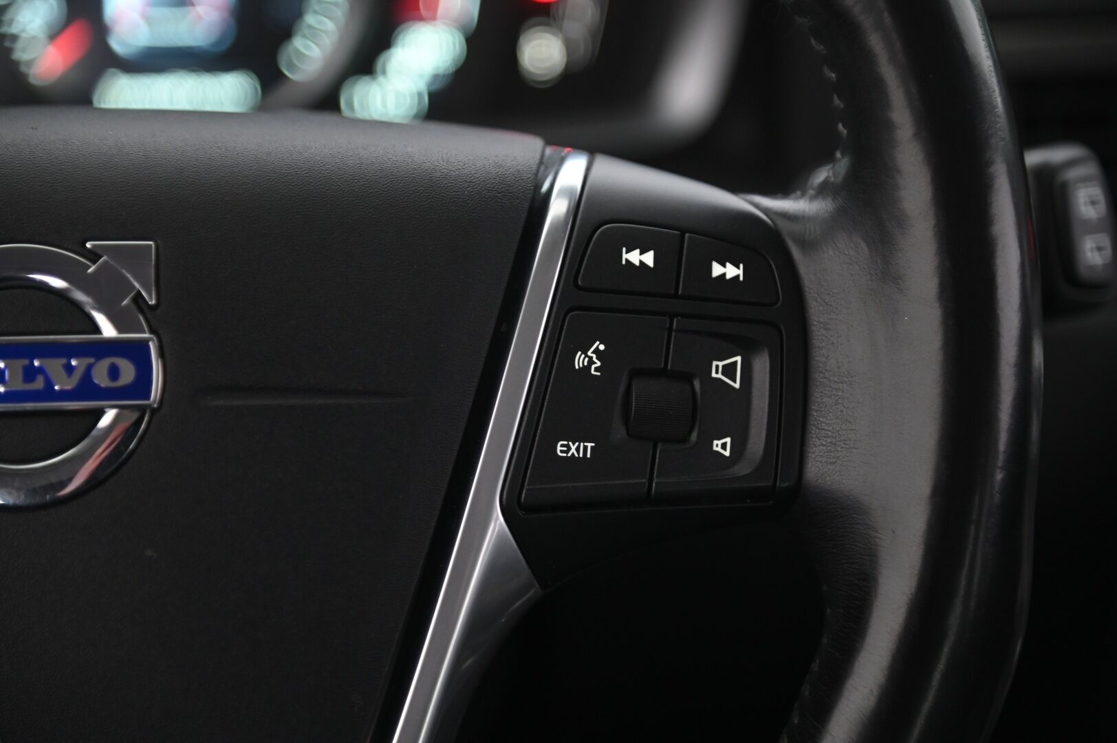 Volvo XC70 2016 D4 AWD Summum Edition aut*Adapt.vakkari / Muistipenkki / Webasto / Blis / Koukku / Navi* - 2x Volvo Alut / Hihna tehty 08/2025 / Hyvä huoltohistoria