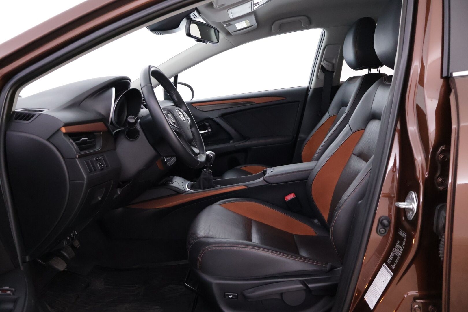 Toyota Avensis 2016 1,8 Valvematic Active Sedan *Nahat / P.kamera / Led / Keyless / Suomi-auto / Navi / Lohko.S.Pistoke* - Todella upean värinen! / Harvinaiset varusteet! 