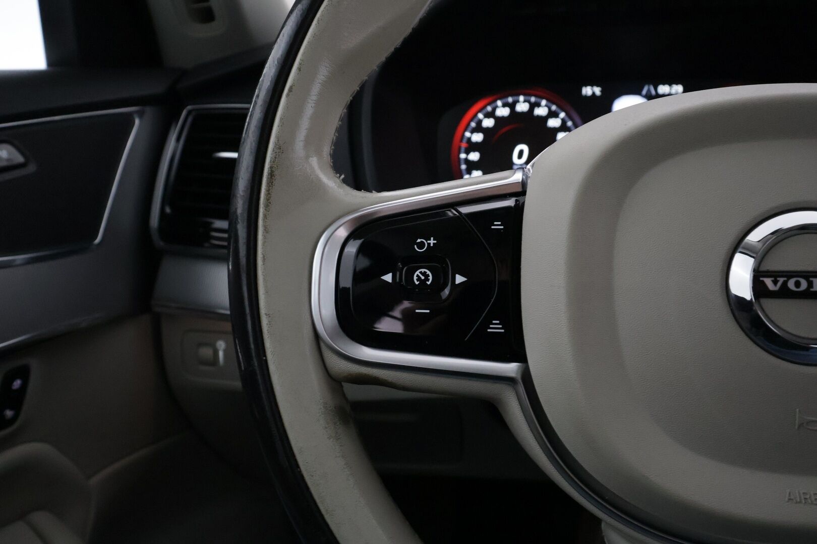 Volvo XC90 2016 D5 AWD Inscription aut - | Webasto | Koukku | Ilma-alusta | Sporttinahat Muistilla | Full-LED | P.Kamera | HP Audio | Kaistavahti | Navi | Keyless | Vakkari | Suomi-auto | Kahdet renkaat | Merkkihuollot |