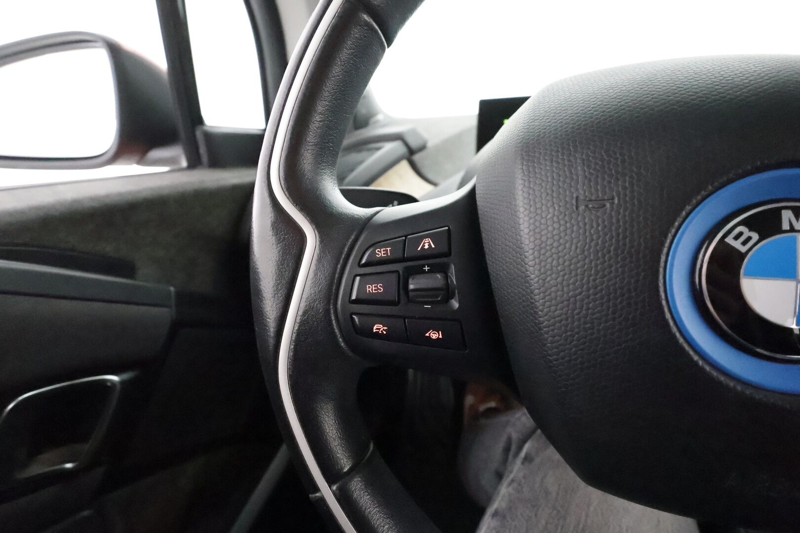 BMW i3 2014 60 Ah REX Automatic **Adapt.Vakkari / Adapt-LED / Lasikattoluukku / P. Kamera / Harman/Kardon / Navi / 2x Renkaat**