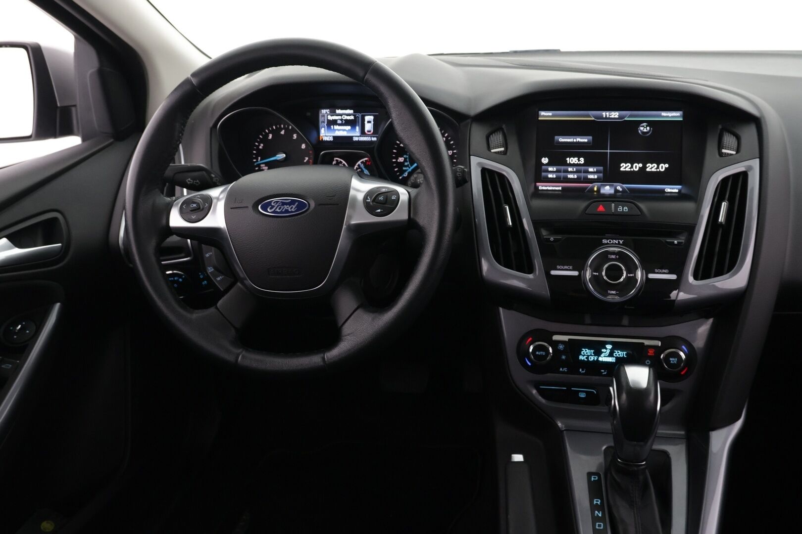 Ford Focus 2014 *Harvinainen 2.0l / Nahat / Navi / Kattoikkuna / Bluetooth / Lohko / P. kamera*