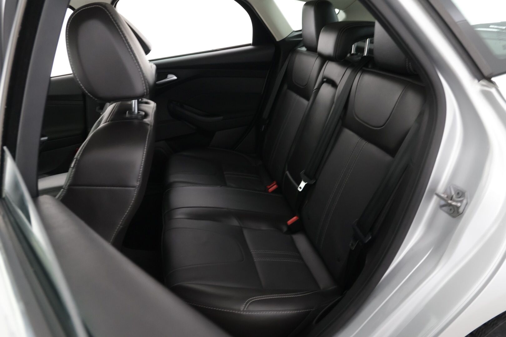 Ford Focus 2014 *Harvinainen 2.0l / Nahat / Navi / Kattoikkuna / Bluetooth / Lohko / P. kamera*