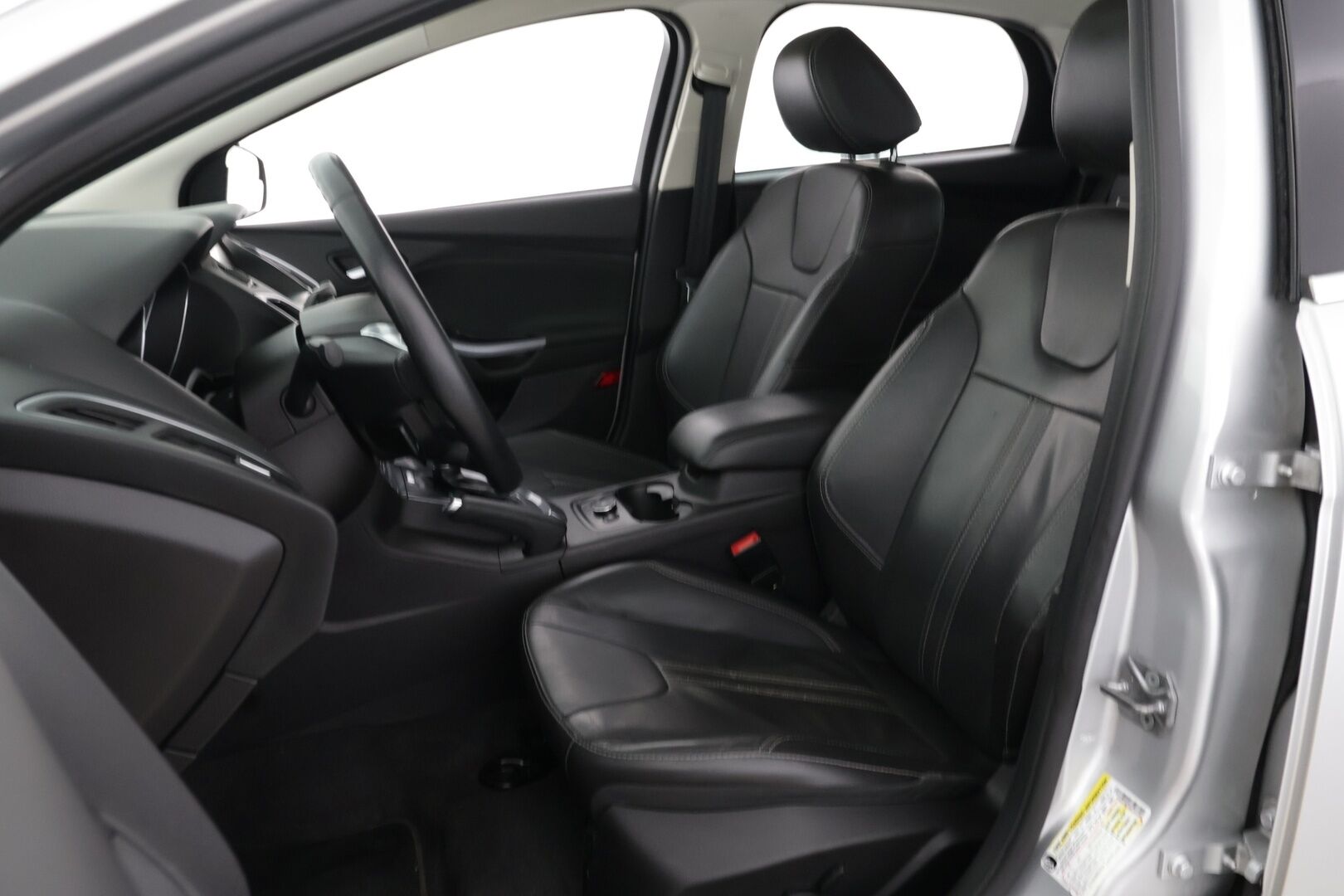 Ford Focus 2014 *Harvinainen 2.0l / Nahat / Navi / Kattoikkuna / Bluetooth / Lohko / P. kamera*