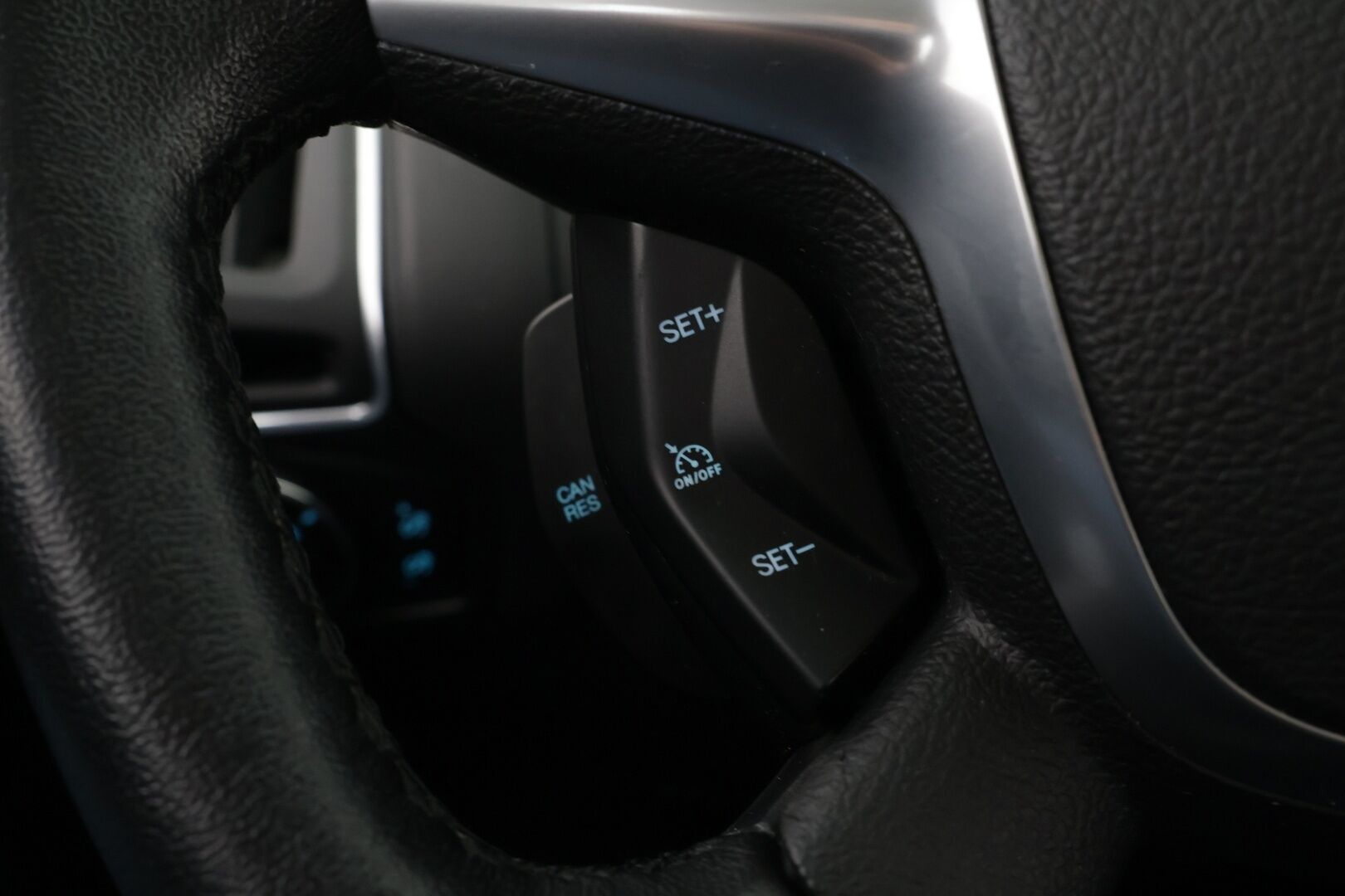 Ford Focus 2014 *Harvinainen 2.0l / Nahat / Navi / Kattoikkuna / Bluetooth / Lohko / P. kamera*