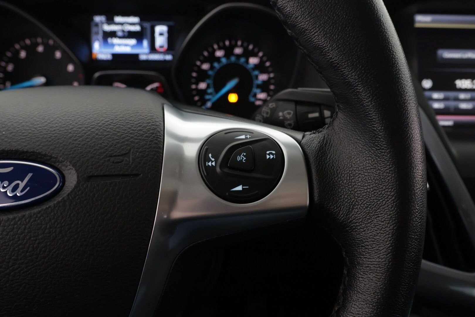 Ford Focus 2014 *Harvinainen 2.0l / Nahat / Navi / Kattoikkuna / Bluetooth / Lohko / P. kamera*