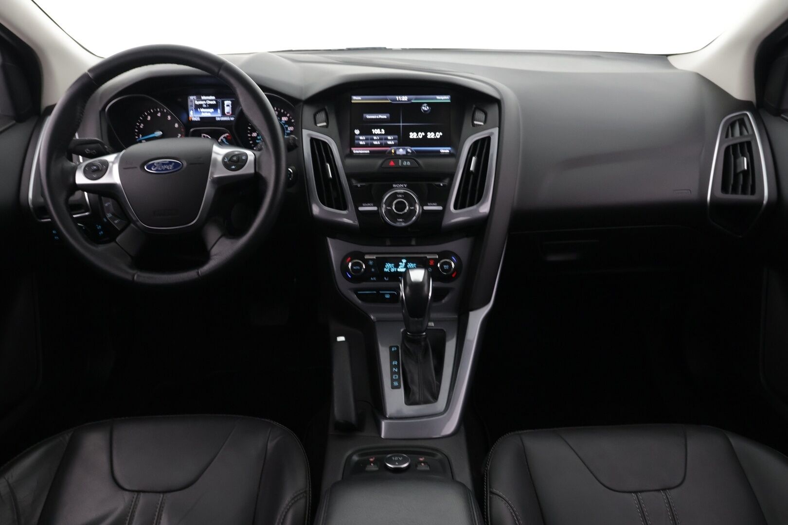 Ford Focus 2014 *Harvinainen 2.0l / Nahat / Navi / Kattoikkuna / Bluetooth / Lohko / P. kamera*