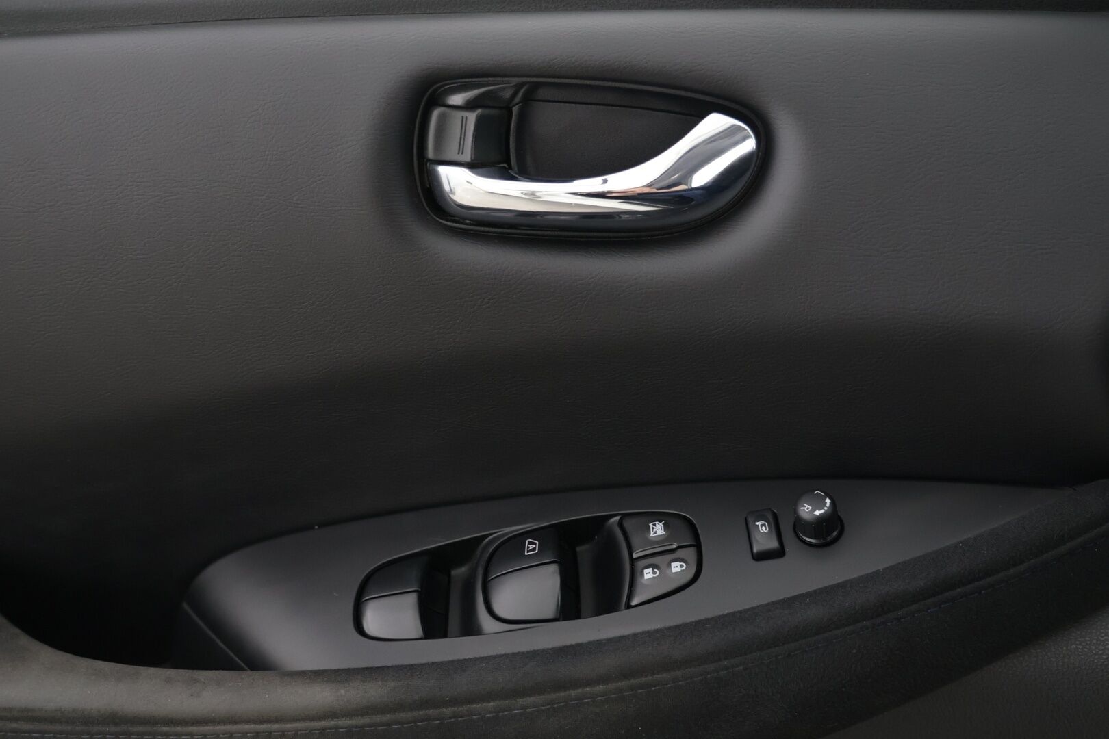 Nissan Leaf 2015 Visia 23 kWh - Myydään  Huutokaupat.com - ENNAKKOMYYNTIIN  – Tämä auto myydään huutokaupat.com