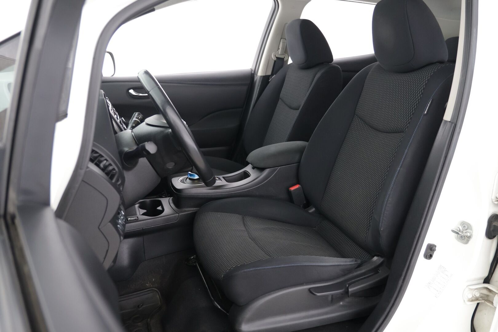 Nissan Leaf 2015 Visia 23 kWh - Myydään  Huutokaupat.com - ENNAKKOMYYNTIIN  – Tämä auto myydään huutokaupat.com