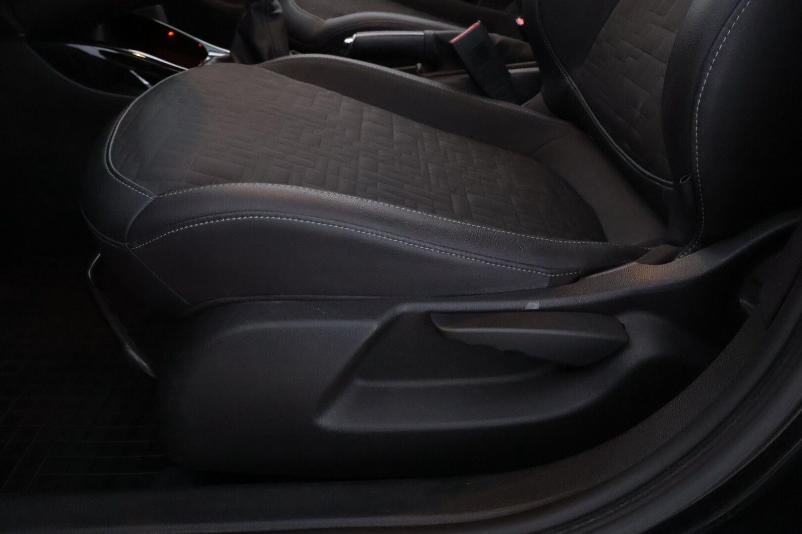 Opel Corsa 2015 5-ov Cosmo 1,4 ecoFLEX Start/Stop 66kW MT5 - Suomiauto | Puolinahat | Lämm.tuulilasi | Lohkolämmitin | Ratinlämmitin | Vakkari | P-tutkat | Juuri saapunut 