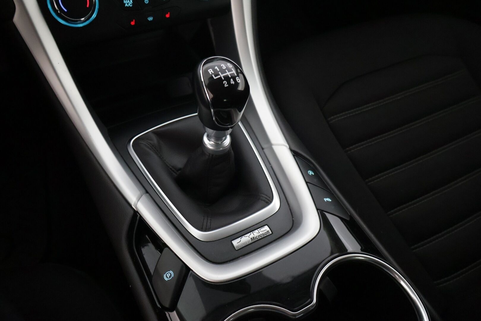 Ford Mondeo 2015 1,5 EcoBoost 160hv M6 Trend Style 5D * Lohkolämmitin / P. Tutkat / Lämmitettävä tuulilasi / Vakionopeudensäädin / Bluetooth * - 2 om. Suomi-auto / Jakohihna vaihdettu / Hyvin huollettu & hyvät renkaat - HULLUT AVAJAISHULINAT KORKOTARJOUS 3,29 %