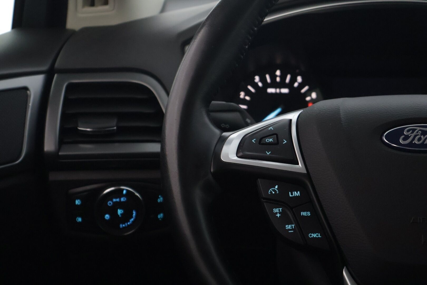 Ford Mondeo 2015 1,5 EcoBoost 160hv M6 Trend Style 5D * Lohkolämmitin / P. Tutkat / Lämmitettävä tuulilasi / Vakionopeudensäädin / Bluetooth * - 2 om. Suomi-auto / Jakohihna vaihdettu / Hyvin huollettu & hyvät renkaat - HULLUT AVAJAISHULINAT KORKOTARJOUS 3,29 %