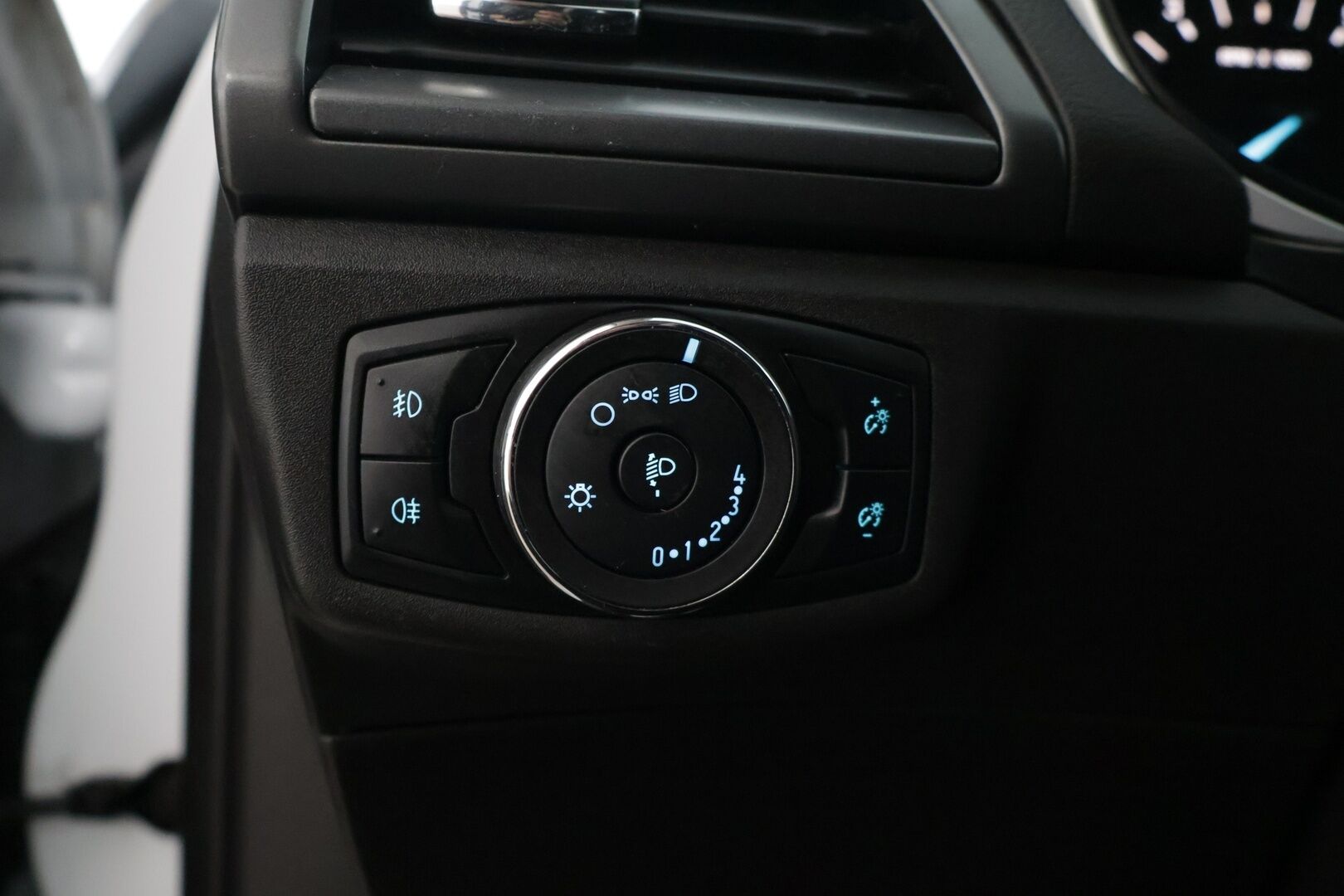 Ford Mondeo 2015 1,5 EcoBoost 160hv M6 Trend Style 5D * Lohkolämmitin / P. Tutkat / Lämmitettävä tuulilasi / Vakionopeudensäädin / Bluetooth * - 2 om. Suomi-auto / Jakohihna vaihdettu / Hyvin huollettu & hyvät renkaat - HULLUT AVAJAISHULINAT KORKOTARJOUS 3,29 %