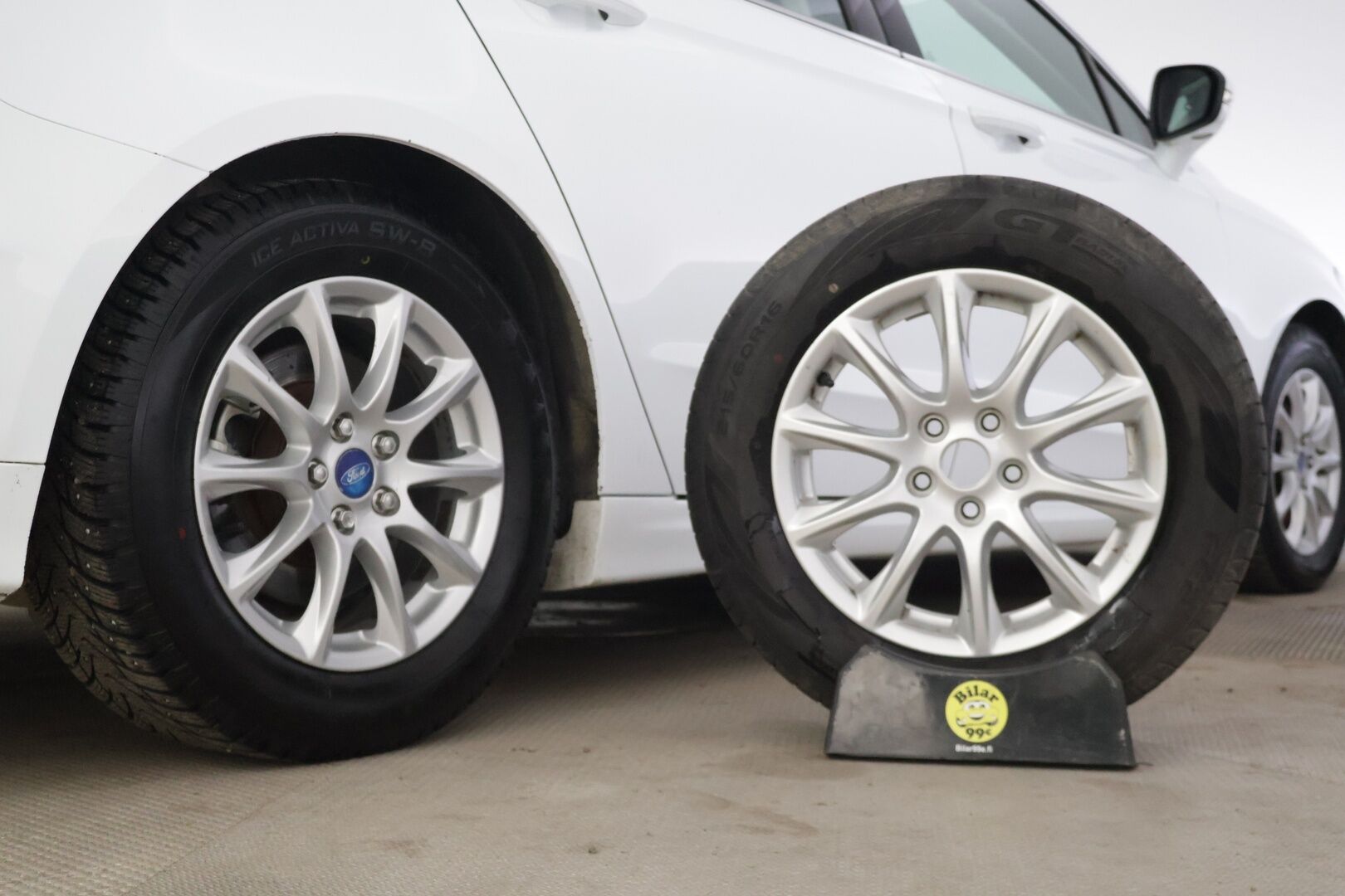 Ford Mondeo 2015 1,5 EcoBoost 160hv M6 Trend Style 5D * Lohkolämmitin / P. Tutkat / Lämmitettävä tuulilasi / Vakionopeudensäädin / Bluetooth * - 2 om. Suomi-auto / Jakohihna vaihdettu / Hyvin huollettu & hyvät renkaat - HULLUT AVAJAISHULINAT KORKOTARJOUS 3,29 %